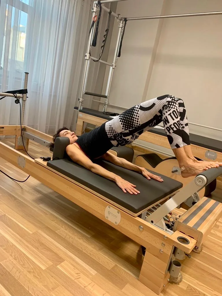Aparatul Pilates Reformer, explicat de Mirela Olarescu după cursul BASI